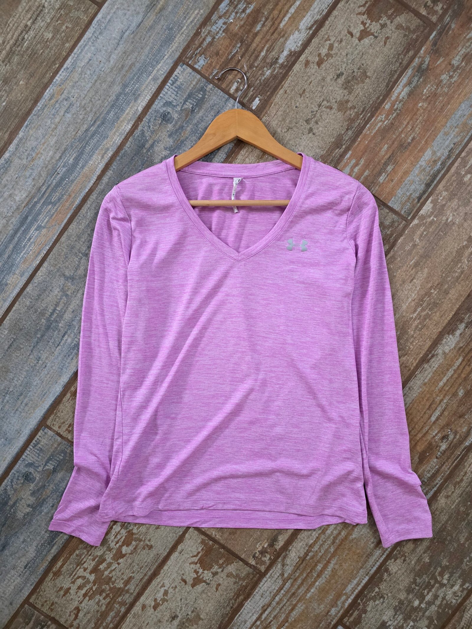 20251016_113443 Polera Under Armour - Talla S / Moda Circular - Imagen 1