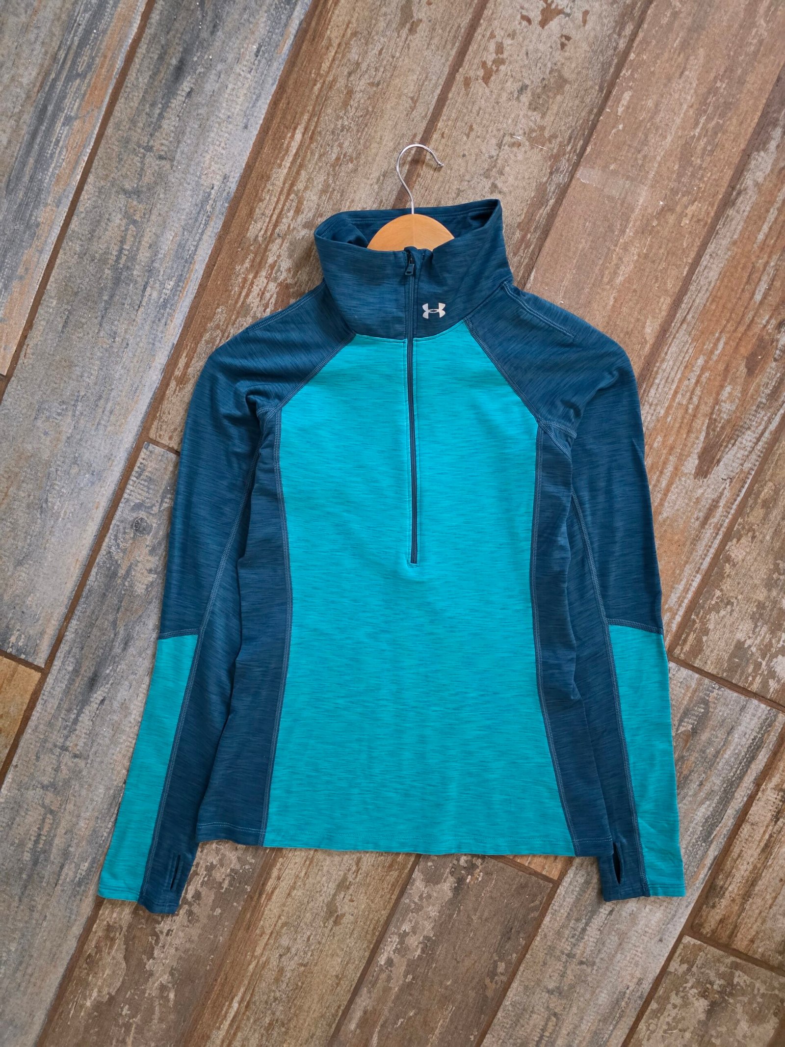 20251016_182123 Poleron Under Armour - Talla S / Moda Circular - Imagen 1